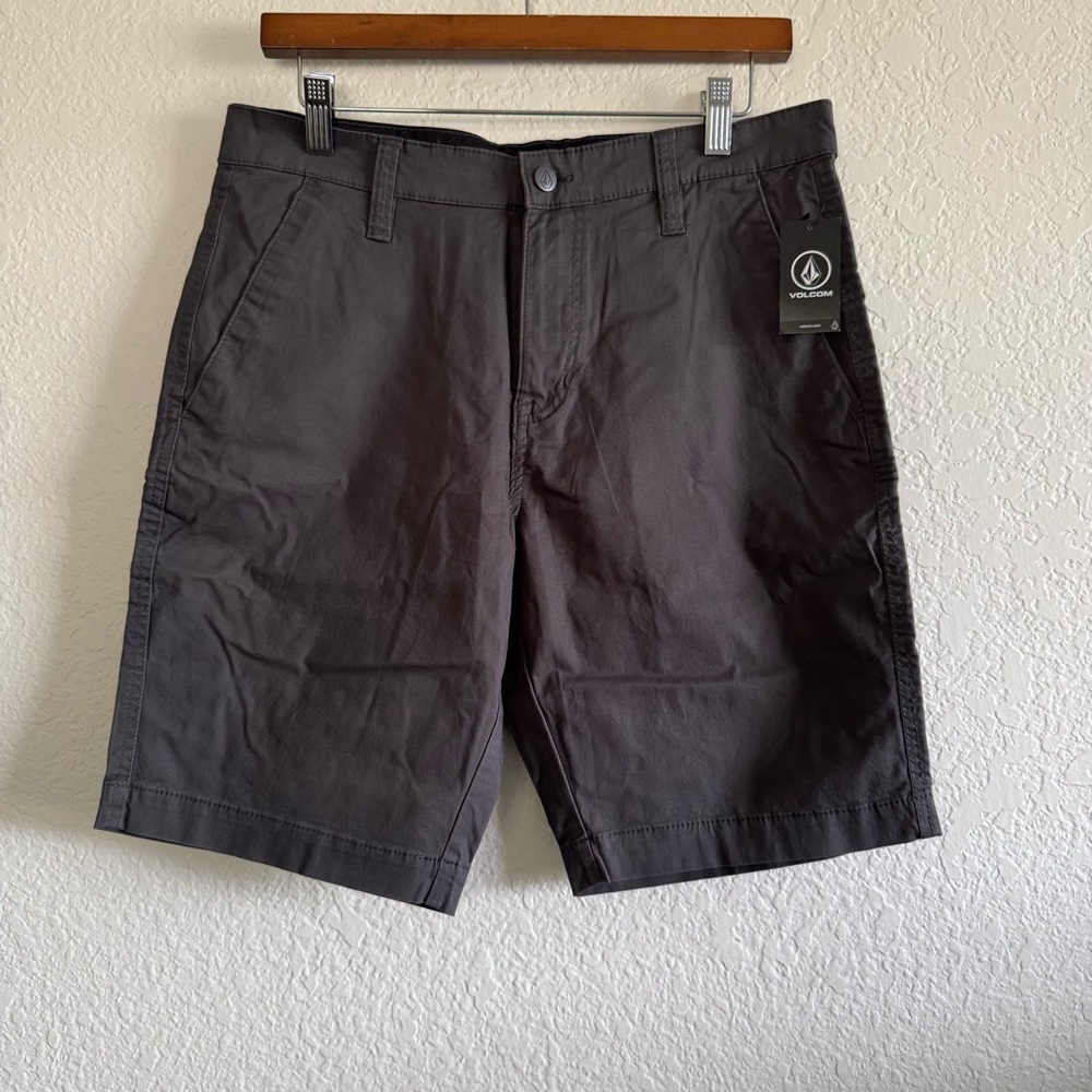 NWT - Volcom Men's Cleaver Stretch Shorts
